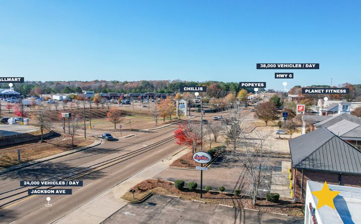Pictures of Retail property located at 2313 Jackson Ave W, Oxford, MS 38655 for lease - image #1