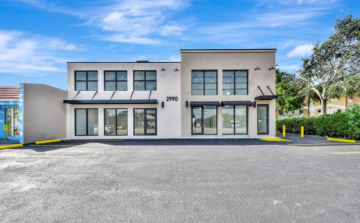 Pictures of Retail property located at 2990 Griffin Rd, Fort Lauderdale, FL 33312 for lease - image #1