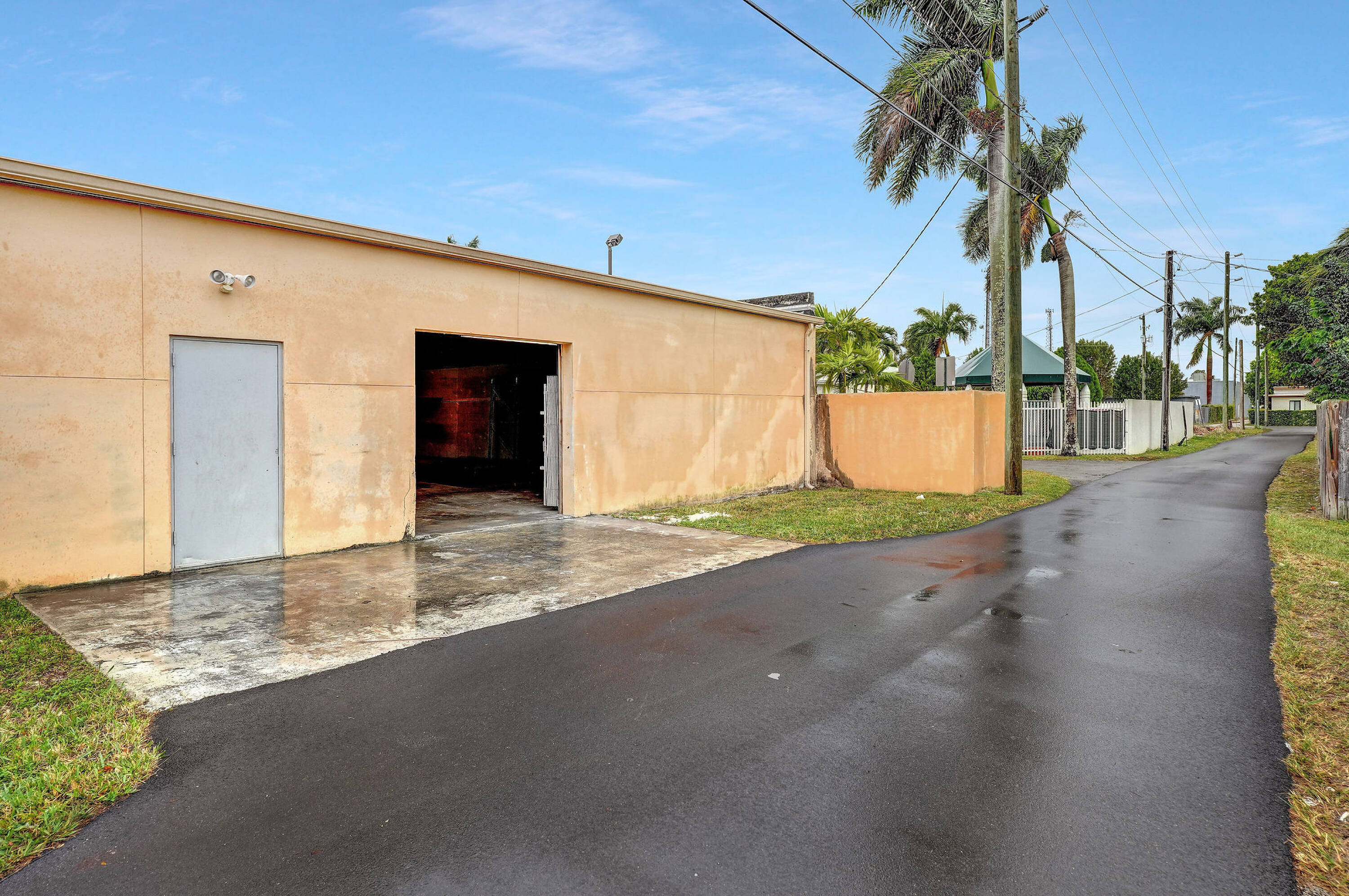 161 W Mowry Dr, Homestead, FL 33030