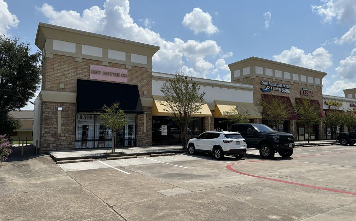 Pictures of Retail, Office property located at 8905 Benbrook Blvd, Benbrook, TX 76126 for lease - image #1