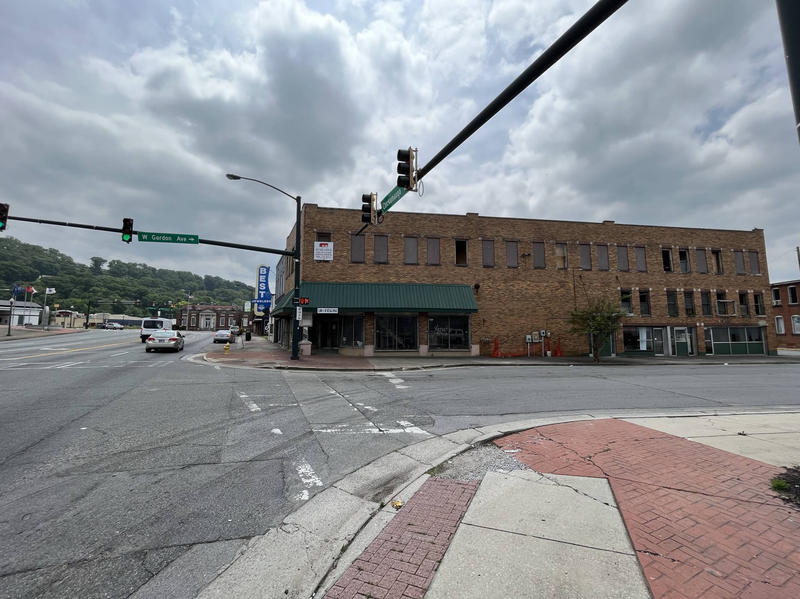 201 Chickamauga Ave, Rossville, GA 30741