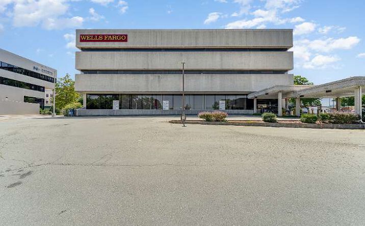 Pictures of Office property located at 500 S Main St, Burlington, NC 27215 for lease - image #1