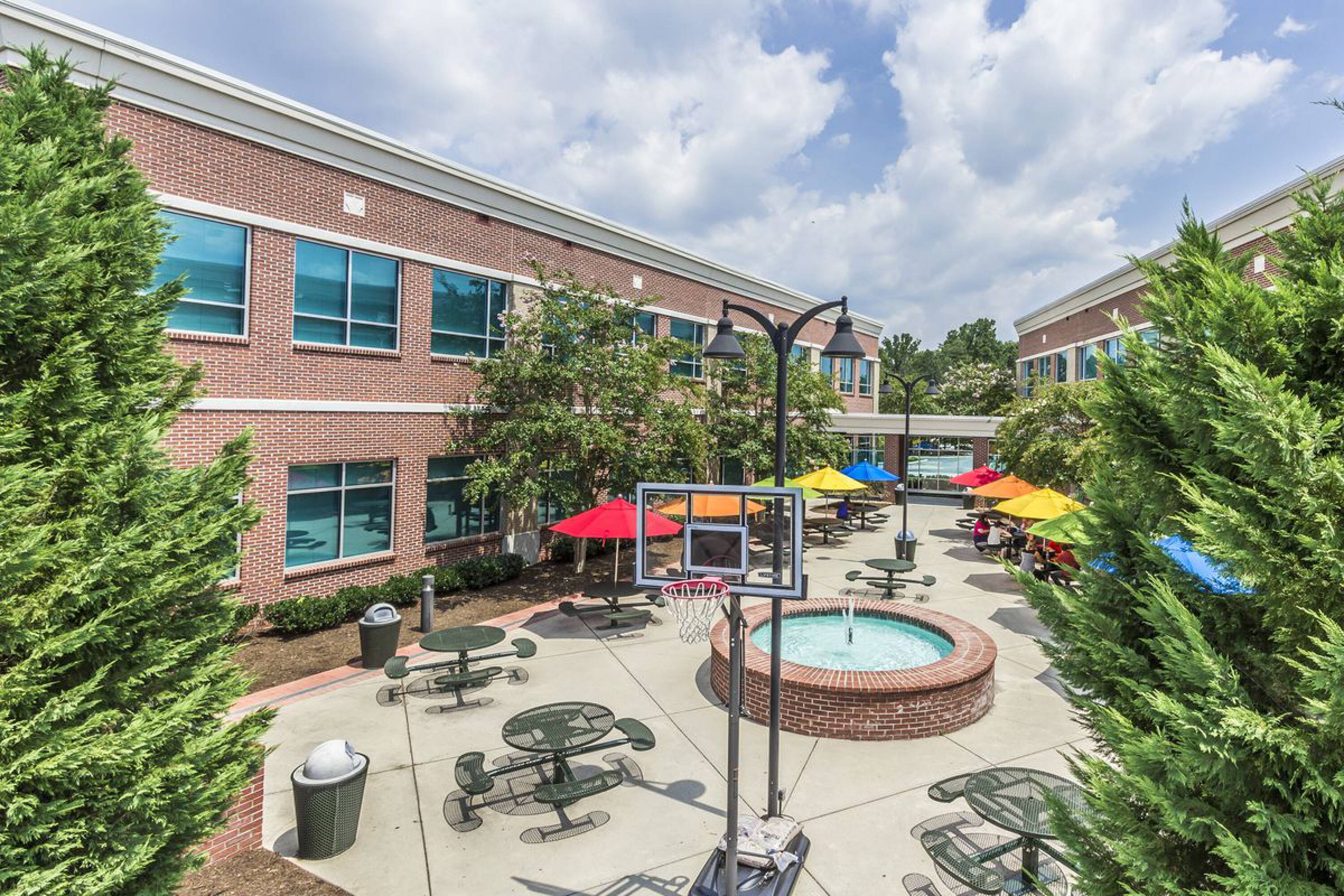 1967 Hawks Landing Dr, Louisville, TN 37777