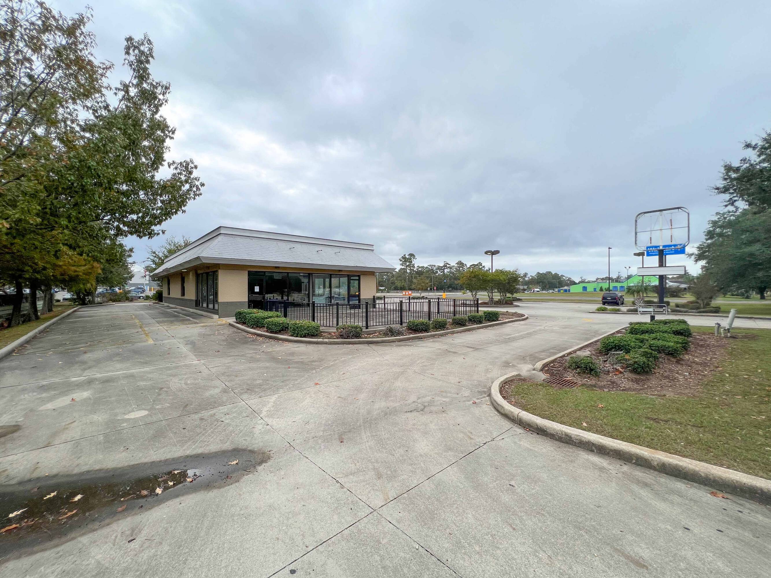 3114 Pontchartrain Dr, Slidell, LA 70458