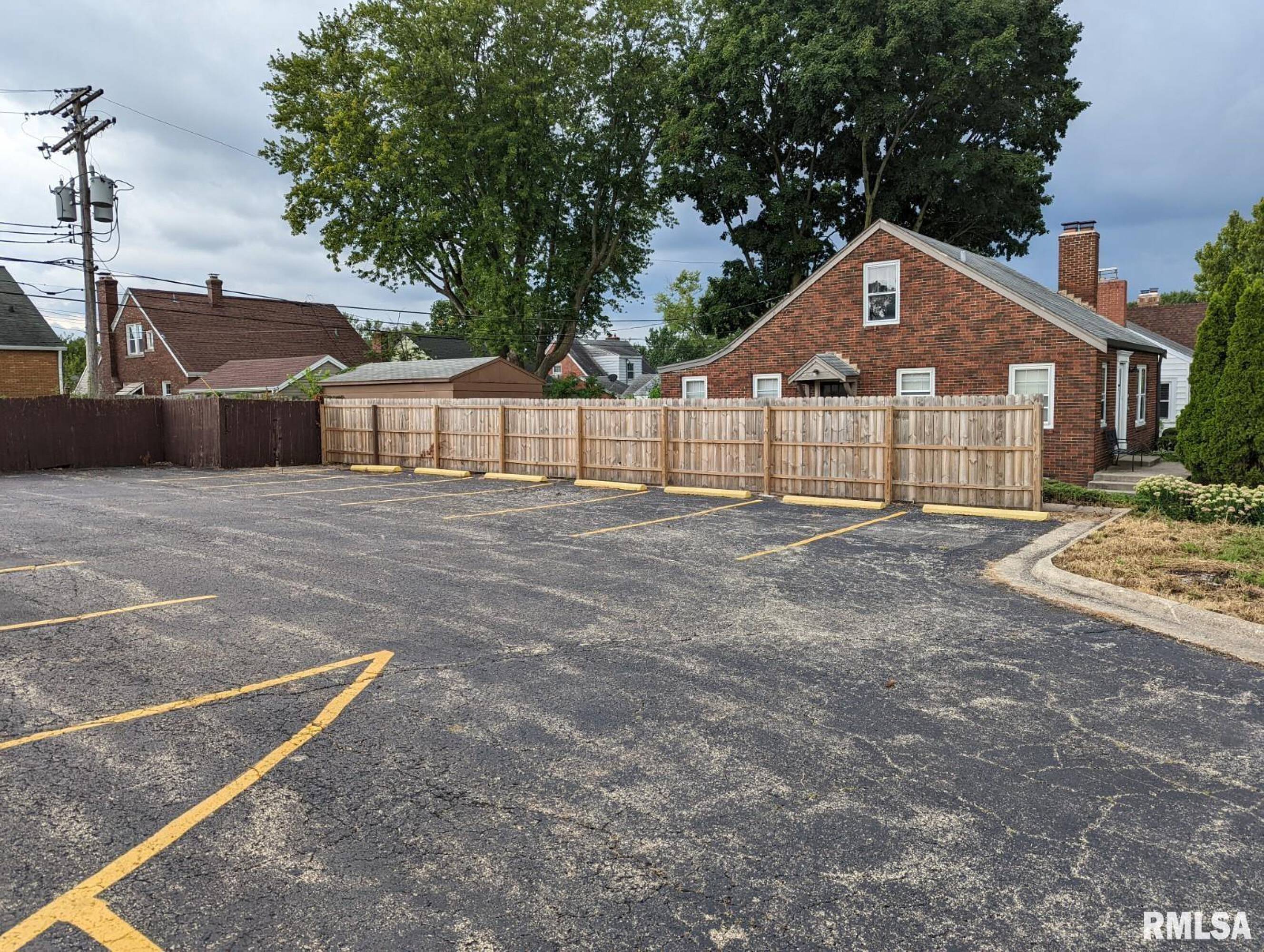 3129 N Prospect Rd, Peoria, IL 61603