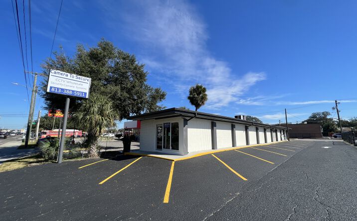 Pictures of Retail property located at 8610 N Suwanee Ave, Tampa, FL 33604 for lease - image #1