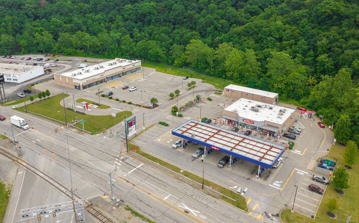 Pictures of Retail property located at 1700 William Flinn Hwy, Glenshaw, PA 15116 for lease - image #1