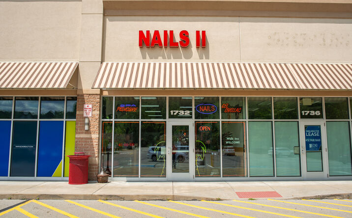 Pictures of Retail property located at 1700 William Flinn Hwy, Glenshaw, PA 15116 for sales - image #1