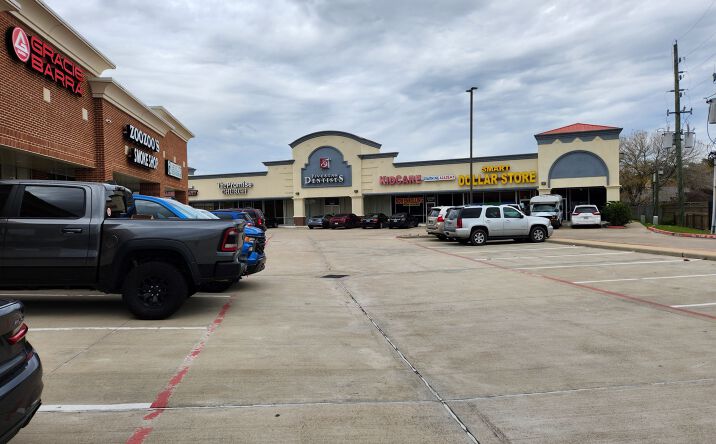 Pictures of Retail, Office property located at 12125 Hwy 6, Fresno, TX 77545 for lease - image #1