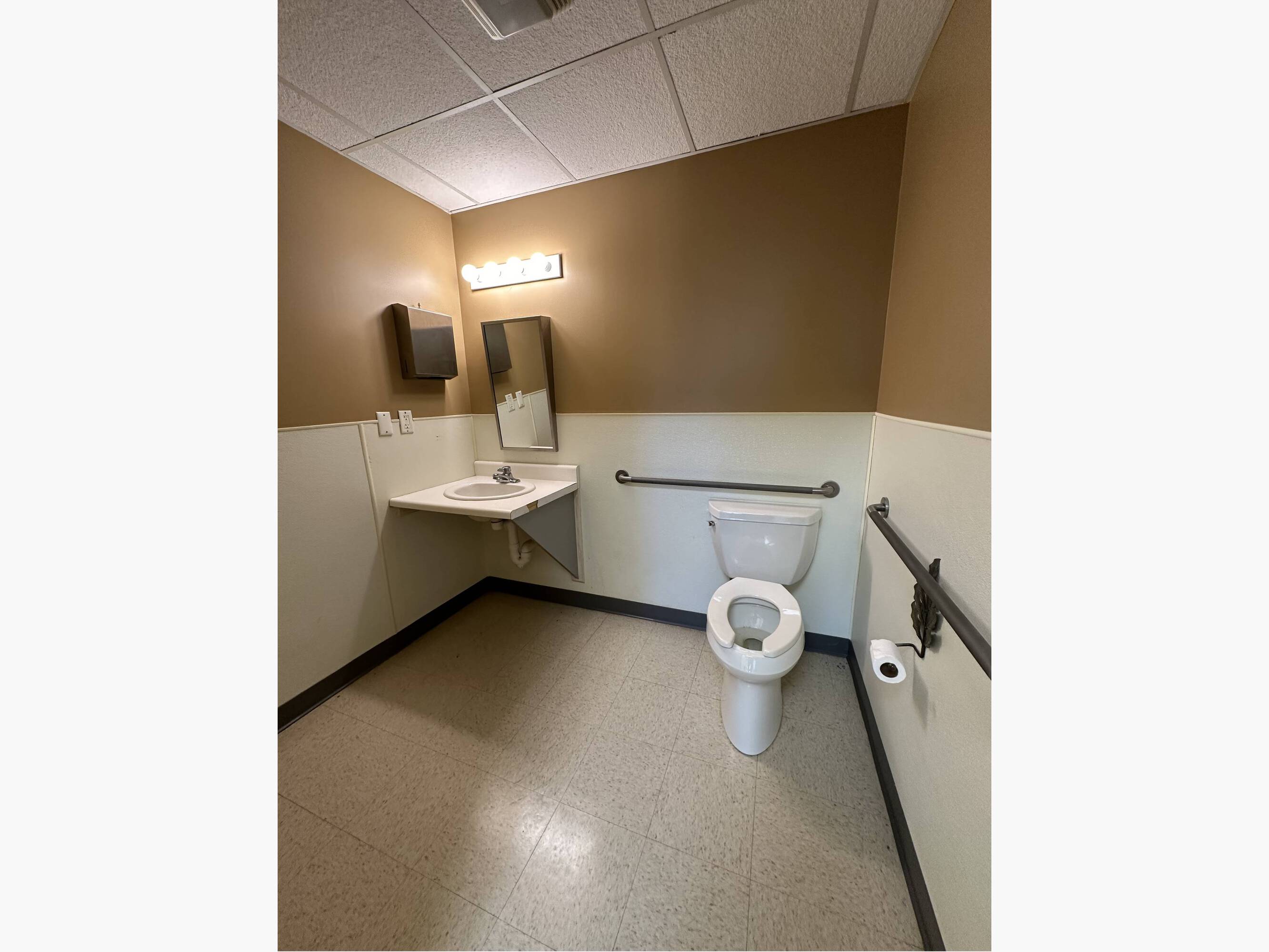 166 Hamilton St, Leominster, MA 01453