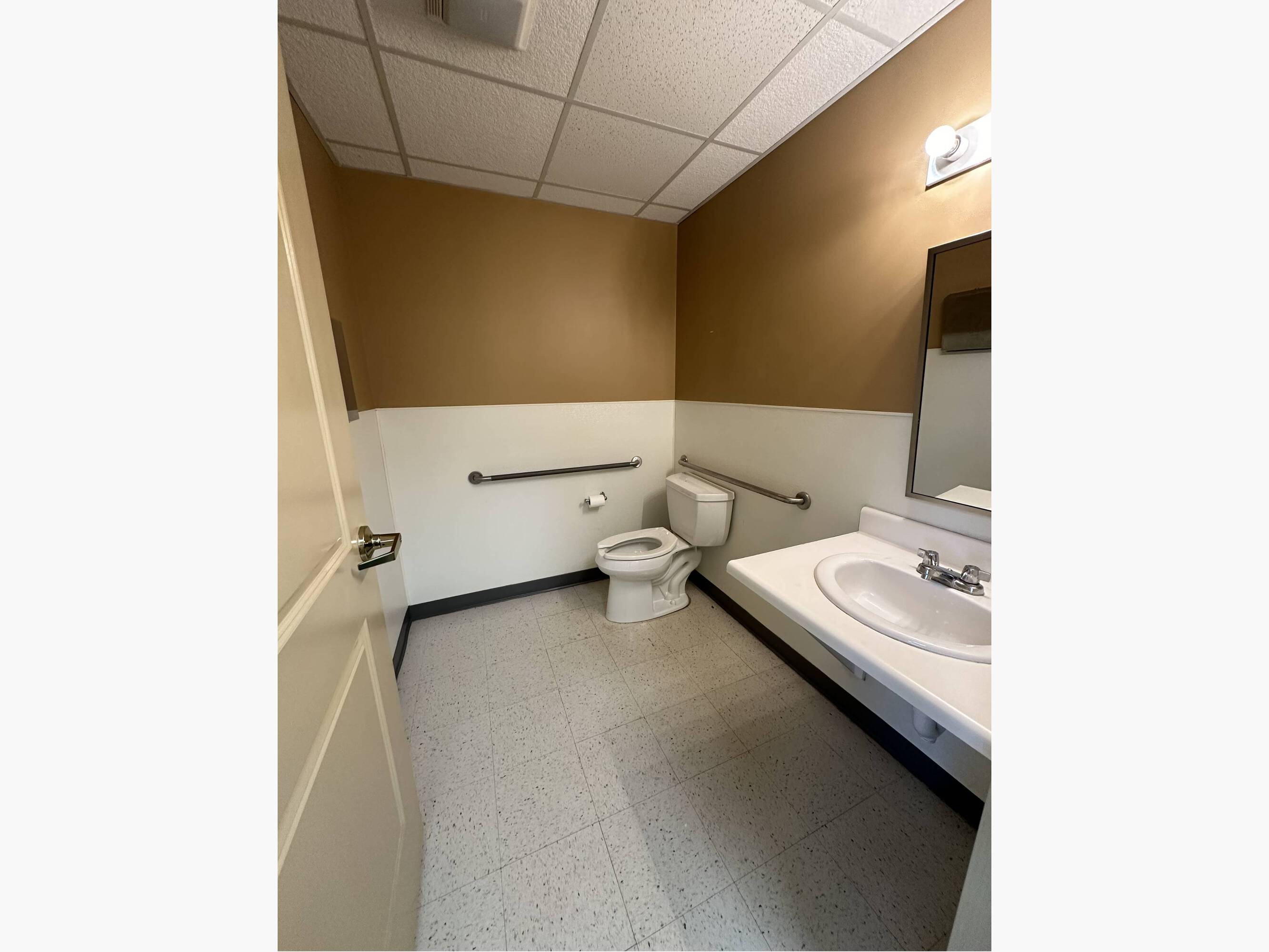 166 Hamilton St, Leominster, MA 01453