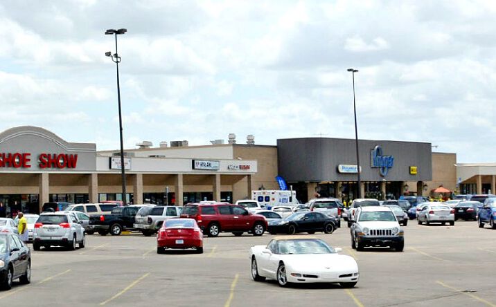 Pictures of Retail property located at 1746 MS-1, Greenville, MS 38701 for lease - image #1