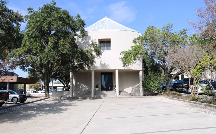 Pictures of Office property located at 5600 Broadway, Alamo Heights, TX 78209 for lease - image #1