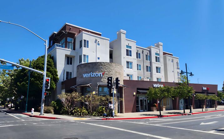 Pictures of Retail property located at 3990 Hollis St, Emeryville, CA 94608 for lease - image #1