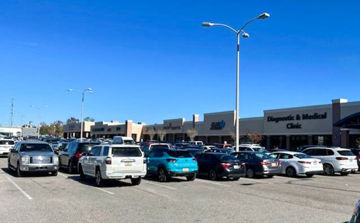 Pictures of Retail, Office property located at 831 Hillcrest Rd, Mobile, AL 36695 for lease - image #1