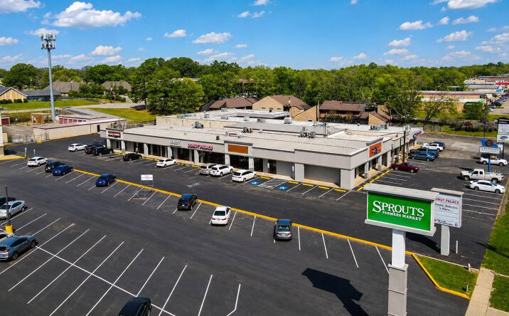 Pictures of Retail property located at 4007 S Broadway Ave, Tyler, TX 75701 for lease - image #1