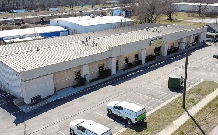 Pictures of Industrial property located at 4311 - 4323 Merriam Dr, Shawnee, KS 66203 for lease - image #1