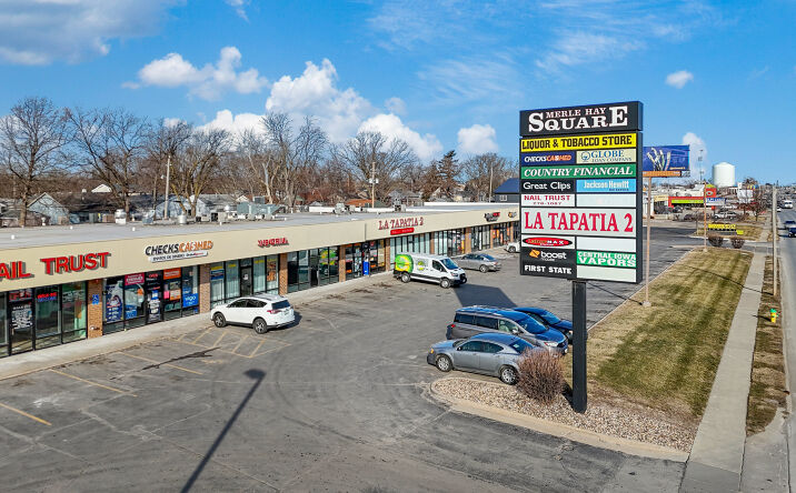 Pictures of Retail property located at 3408 Merle Hay Rd, Des Moines, IA 50310 for lease - image #1