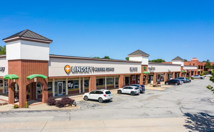 Pictures of Retail, Office property located at 9636 N May Ave, The Village, OK 73120 for lease - image #1
