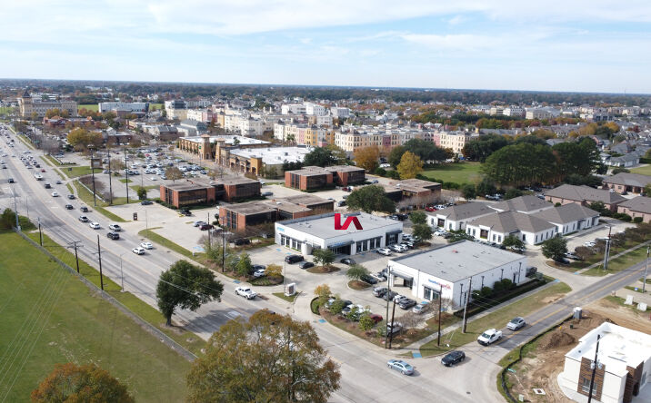 Pictures of Retail property located at 1700 Kaliste Saloom Rd, Lafayette, LA 70508 for lease - image #1