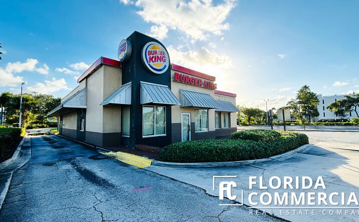Pictures of Restaurant property located at 920 SE Federal Hwy, Stuart, FL 34994 for lease - image #1