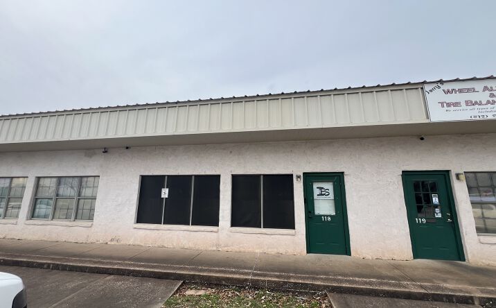 Pictures of Office property located at 100 W Pflugerville Pkwy, Pflugerville, TX 78660 for lease - image #1