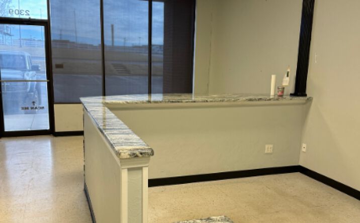 Pictures of Retail property located at 2301 South I- 35 Service Road, Moore, OK 73160 for lease - image #1