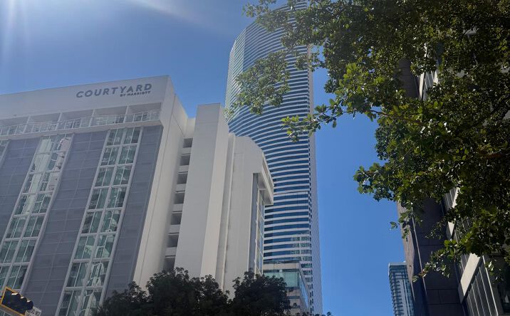 Pictures of Office property located at 100 SE 2nd St, Miami, FL 33131 for lease - image #1