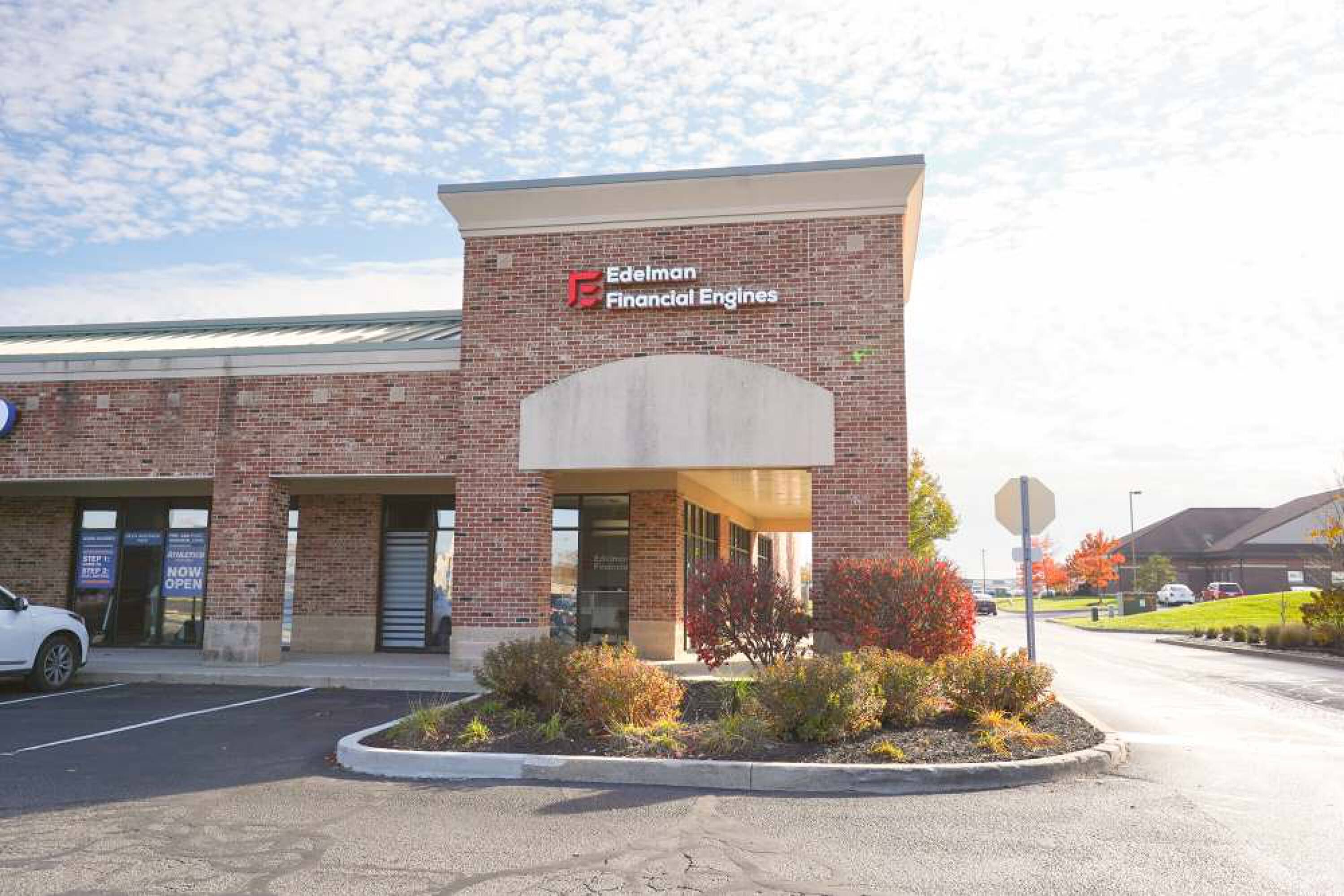 2890 E Dupont Rd, Fort Wayne, IN 46825