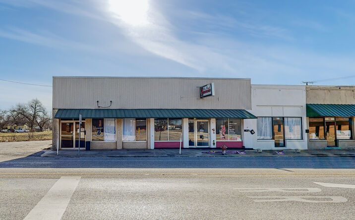 Pictures of Retail, Office property located at 712 E California St, Gainesville, TX 76240 for lease - image #1