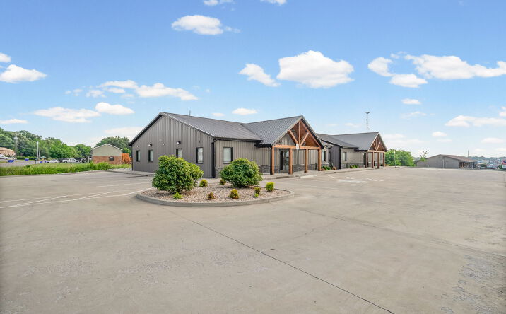 Pictures of Office property located at 159 Darlene Dr, Clarksville, TN 37042 for lease - image #1