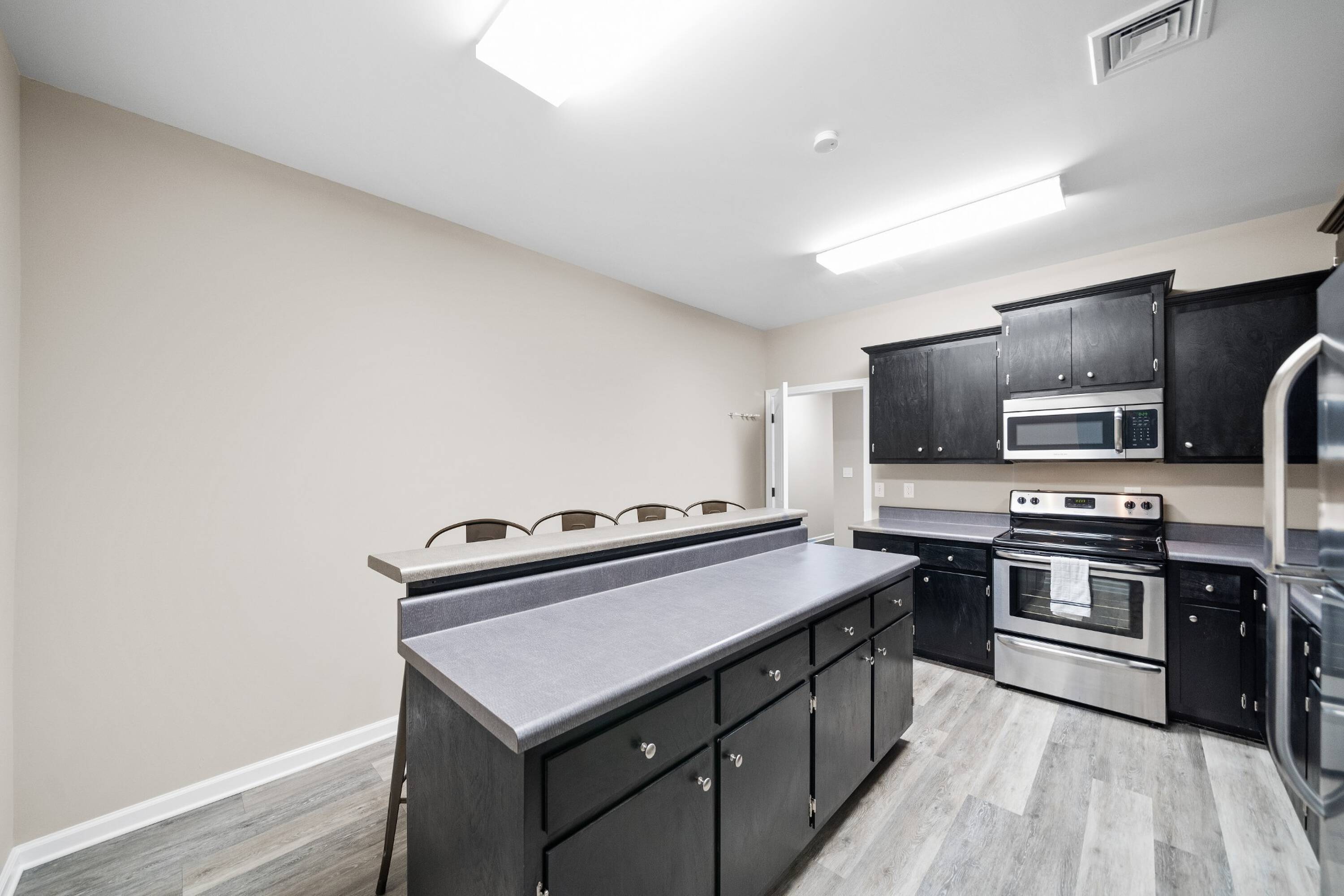 1017 S Riverside Dr, Clarksville, TN 37040