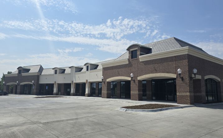 Pictures of Retail, Office property located at 16510 Bedford Ave, Omaha, NE 68116 for lease - image #1