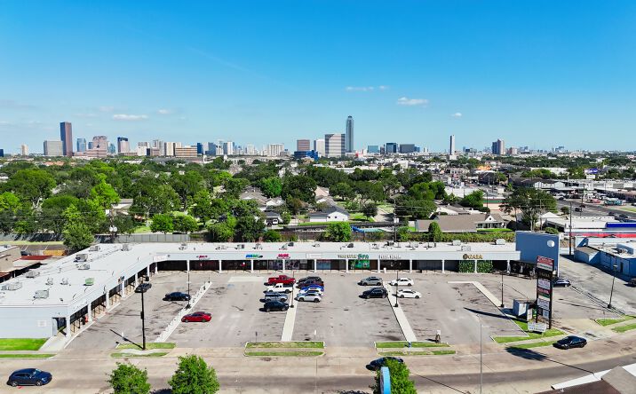 Pictures of Retail, Office, Restaurant property located at 2633 Winrock Blvd, Houston, TX 77057 for lease - image #1