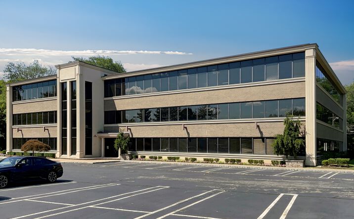 Pictures of Office property located at 1000 Wyckoff Ave, 3rd Floor, Mahwah, NJ 07430 for lease - image #1