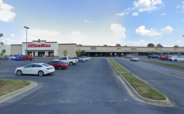Pictures of Retail property located at 4376 Mall Dr, Tupelo, MS 38804 for lease - image #1