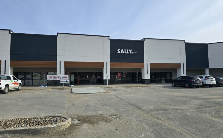 Pictures of Retail property located at 4365 Merle Hay Rd, Des Moines, IA 50310 for lease - image #1