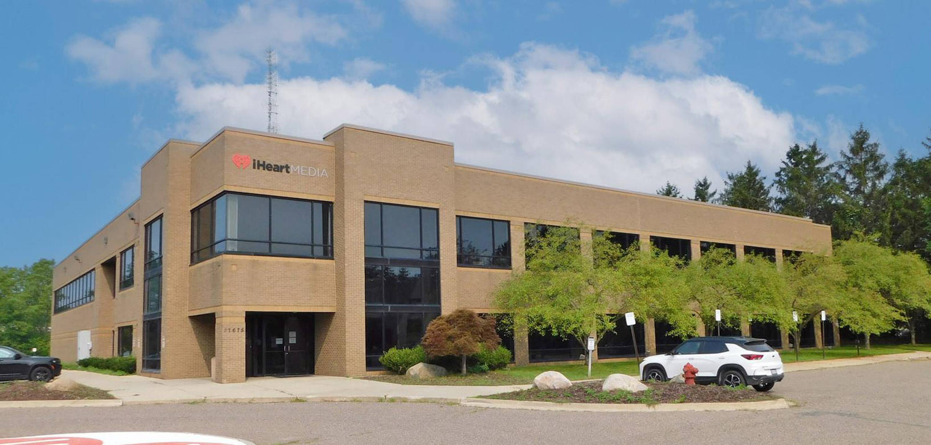 27675 Halsted Rd, Farmington Hills, MI 48331