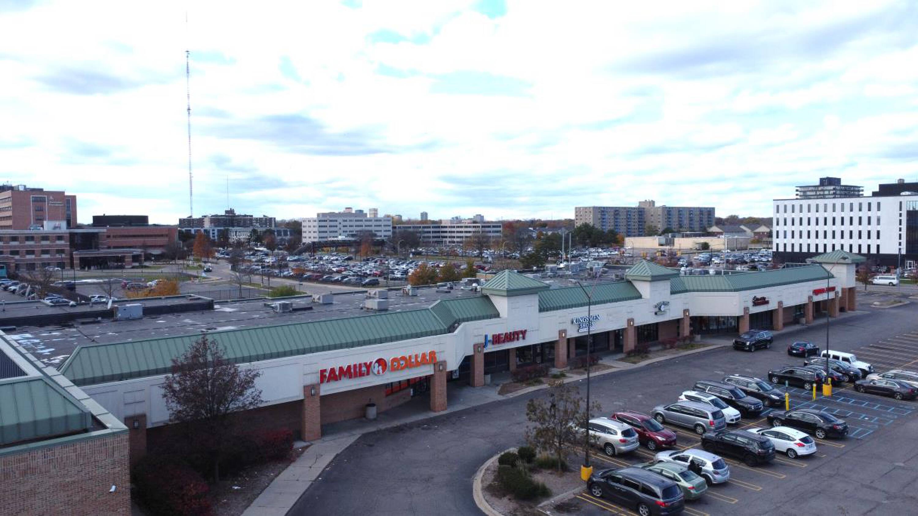 22555 22883 Greenfield Plaza, Southfield, MI 48075