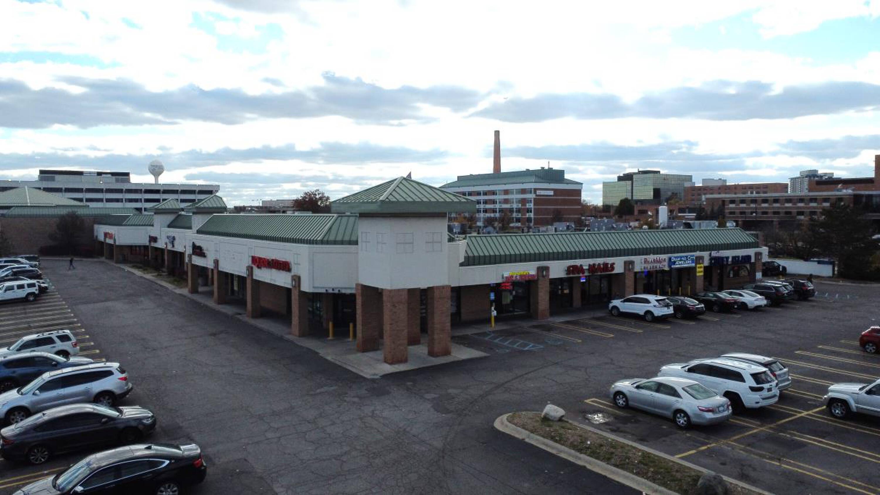 22555 22883 Greenfield Plaza, Southfield, MI 48075