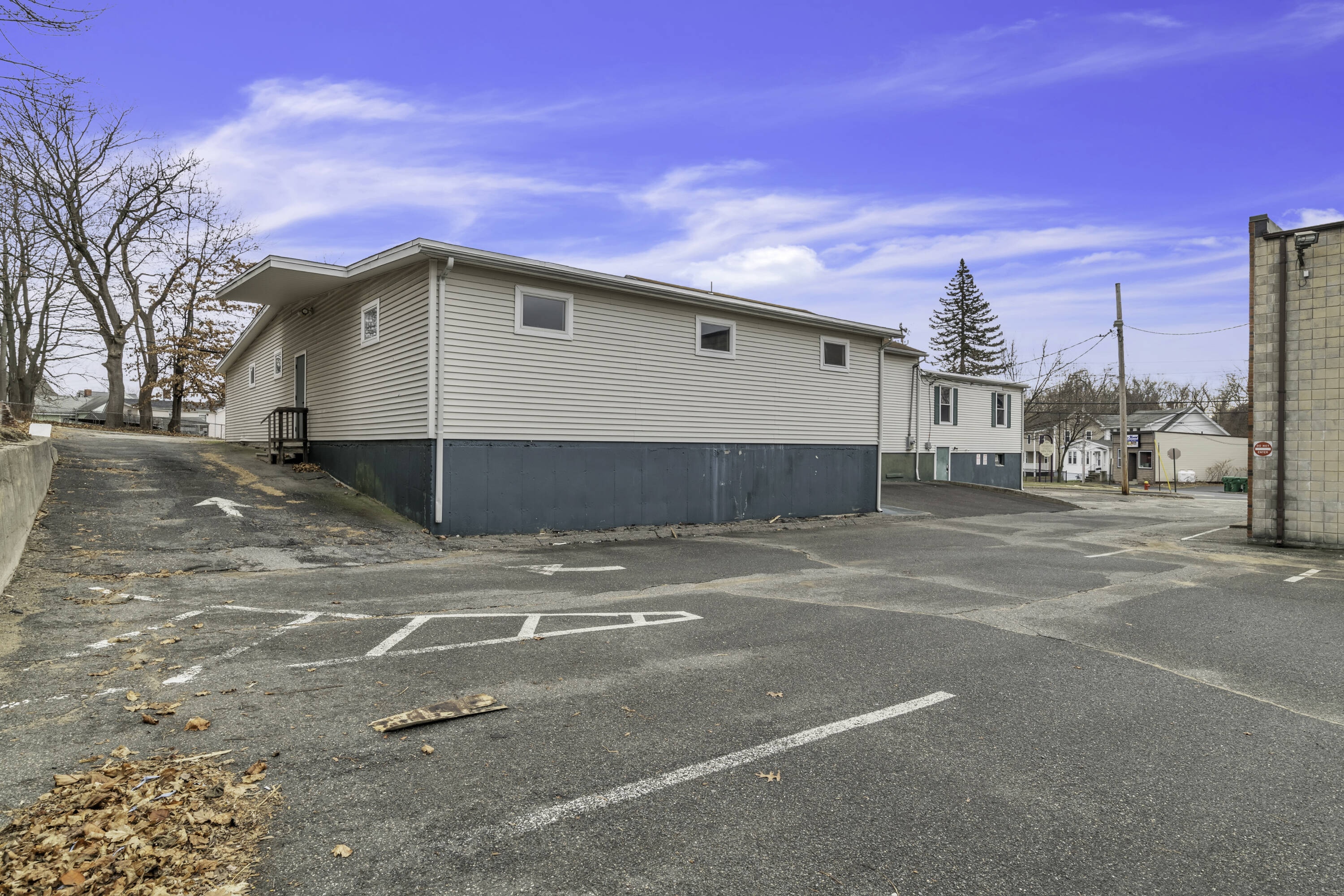 43 Sheridan St, Chicopee, MA 01020