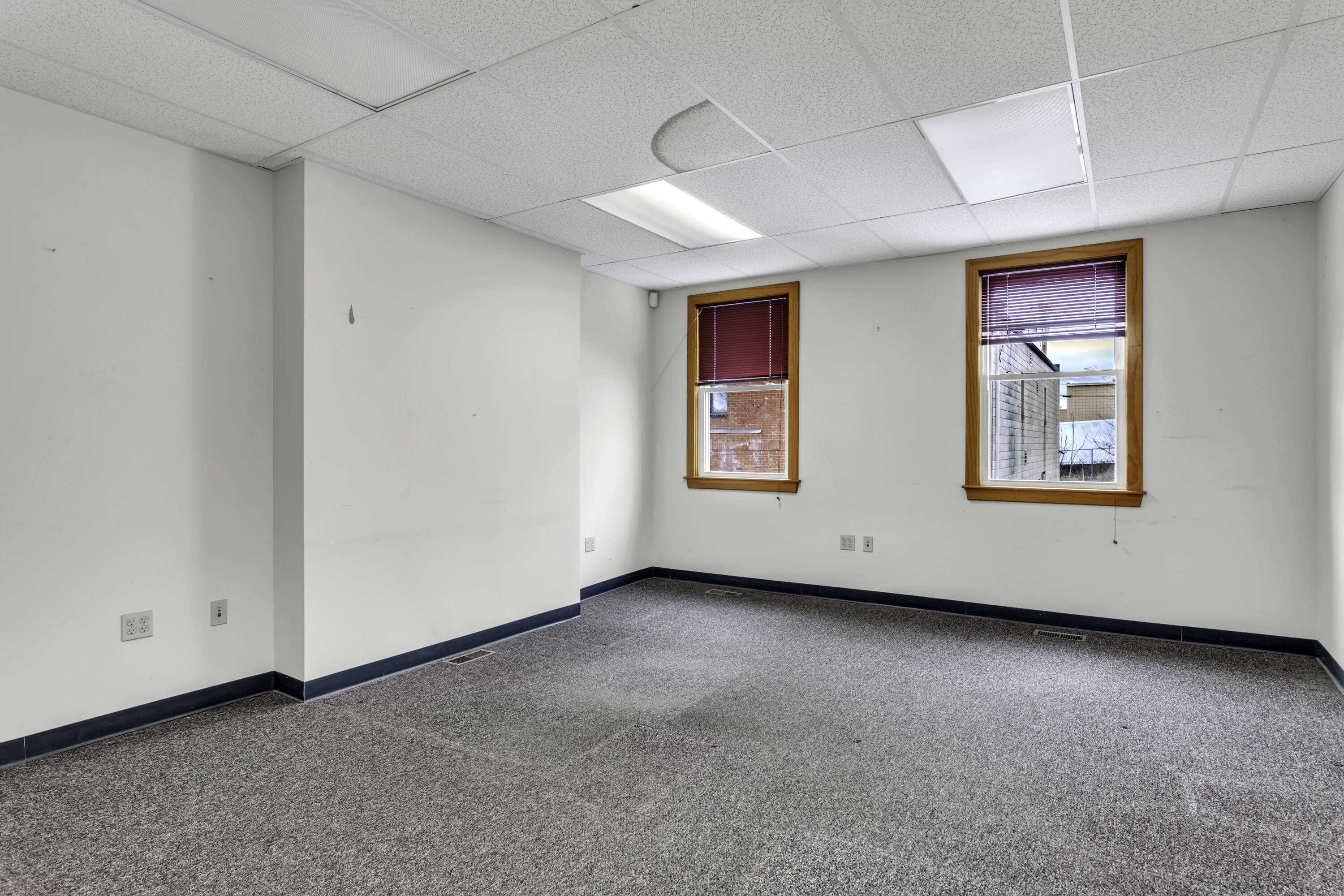 43 Sheridan St, Chicopee, MA 01020