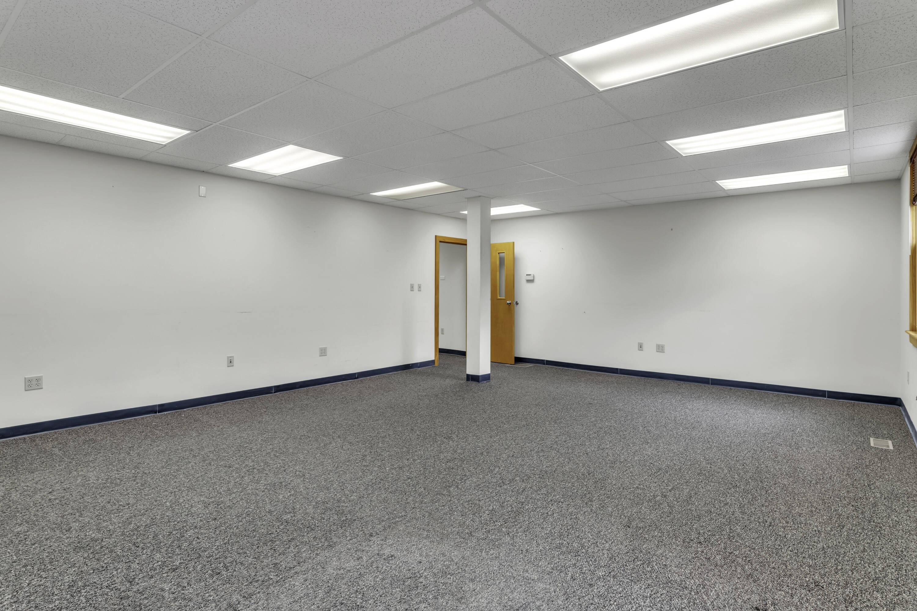 43 Sheridan St, Chicopee, MA 01020