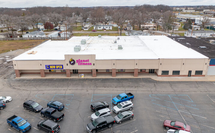 Pictures of Retail property located at 1016 W Seventh St, Auburn, IN 46706 for lease - image #1