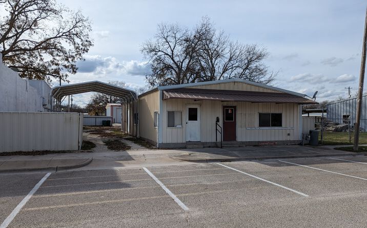 Pictures of Retail, Office, Special Purpose property located at 234 N Avenue D, Clifton, TX 76634 for lease - image #1