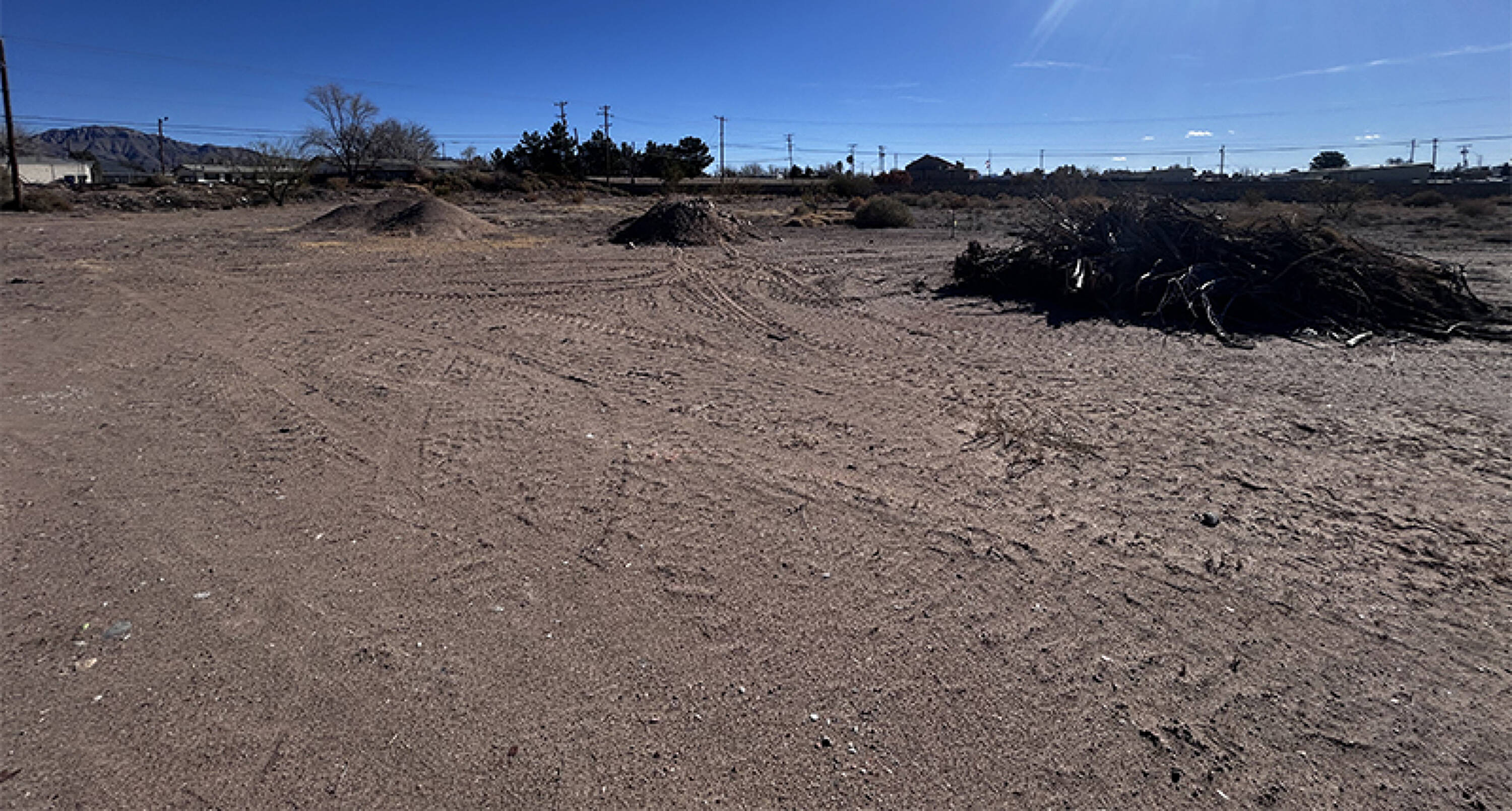 Doniphan Dr, El Paso, TX 79932