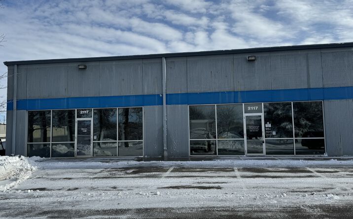 2101 Dixon, Des Moines, IA 50316