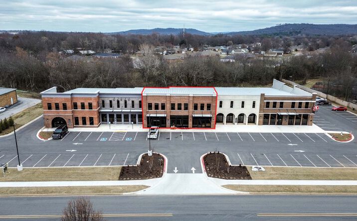 Pictures of Retail, Office property located at 140 Southwinds Rd, Farmington, AR 72730 for lease - image #1