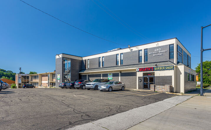 Pictures of Office property located at 680 E Market St, Akron, OH 44304 for lease - image #1