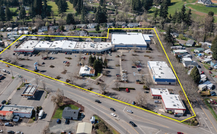 Pictures of Retail, Office property located at 1137 N Pacific Hwy, Cottage Grove, OR 97424 for lease - image #1